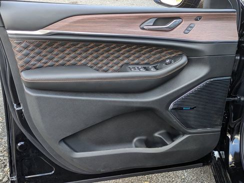 New 2025 Jeep Grand Cherokee Summit image 10