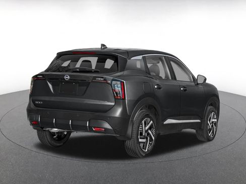 Used 2025 Nissan Kicks SV AWD/4WD image 2