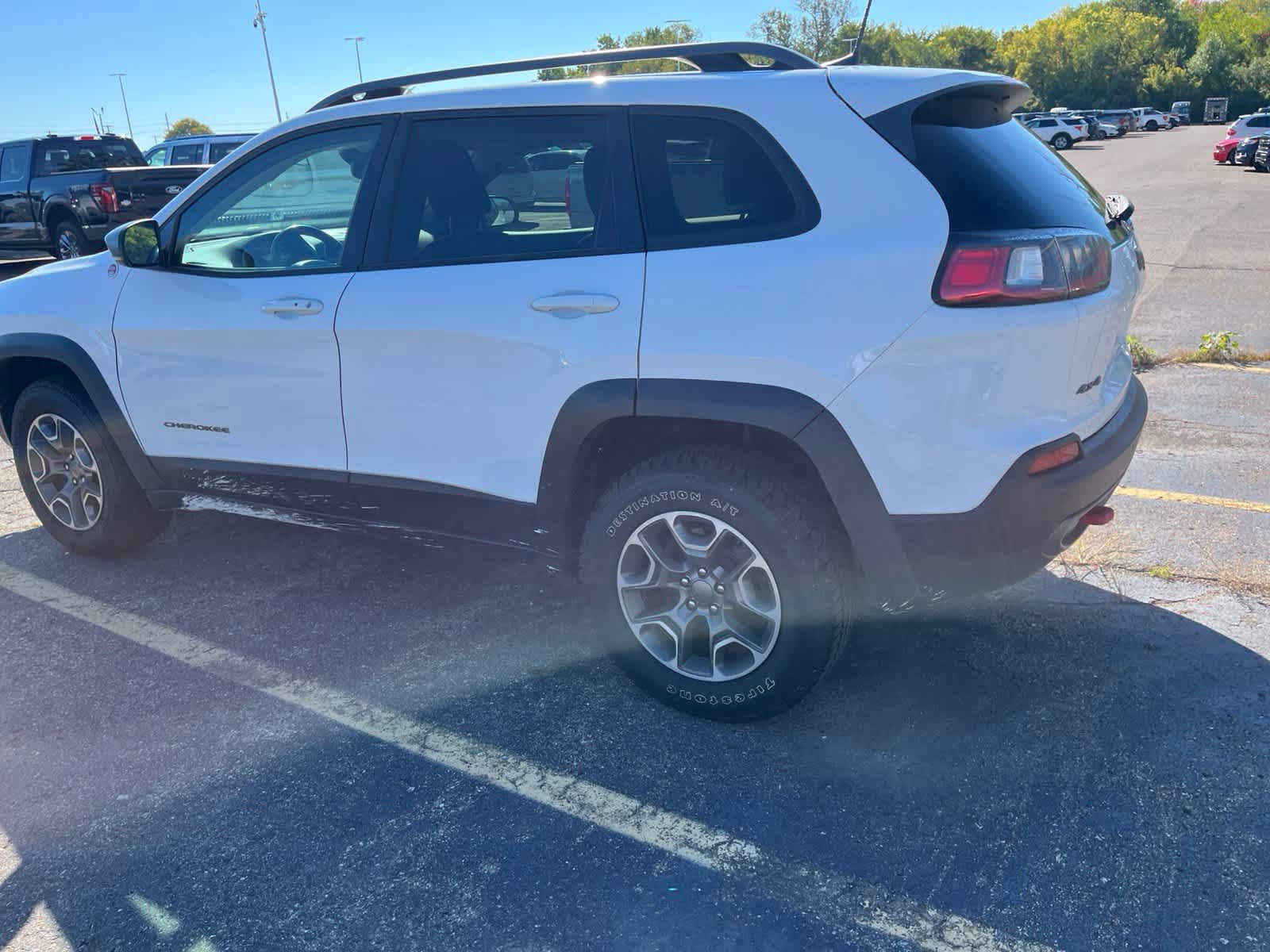 Used 2020 Jeep Cherokee Trailhawk w/ Cold Weather Group AWD/4WD image 9