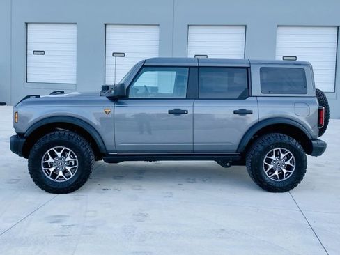 Used 2025 Ford Bronco Badlands image 8