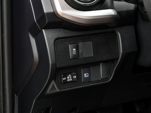 Used 2020 Toyota Tacoma SR5 w/ SR5 Appearance Package (SM) RWD image 24