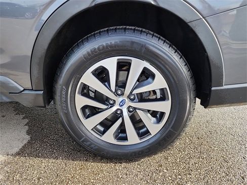 Used 2021 Subaru Outback Premium image 31