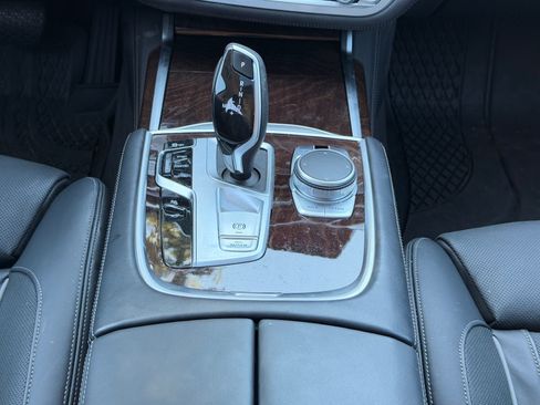 Used 2020 BMW 750i xDrive AWD/4WD image 25