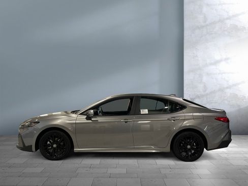 New 2026 Toyota Camry SE image 3
