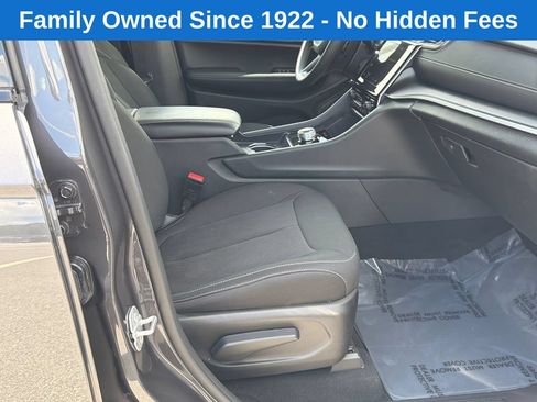 Used 2025 Jeep Grand Cherokee Laredo w/ Trailer Tow Package AWD/4WD image 13