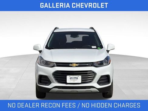 Used 2022 Chevrolet Trax LT w/ LT Convenience Package image 3
