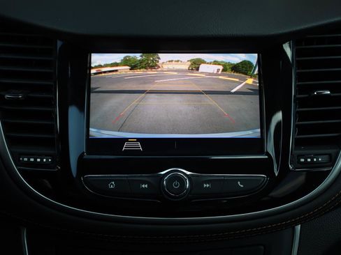 Used 2021 Chevrolet Trax LT w/ LT Convenience Package FWD image 38