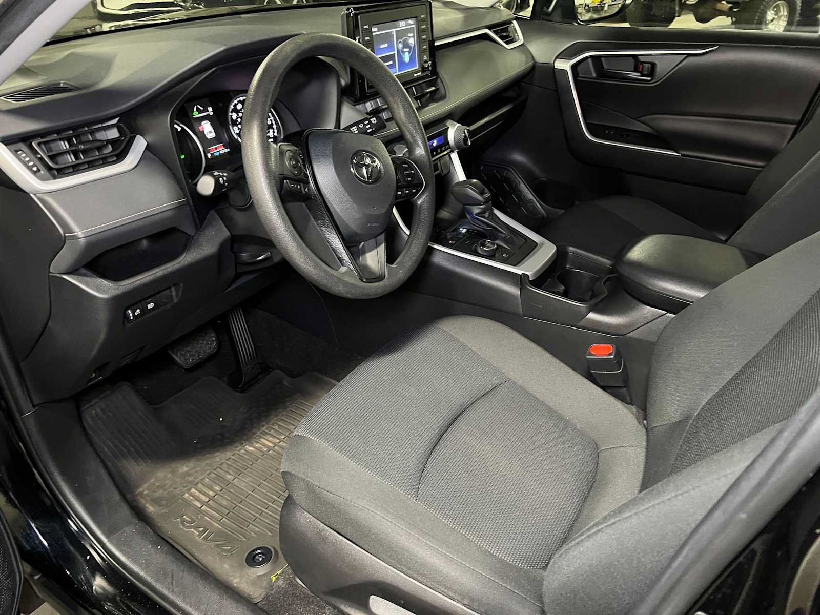 Used 2021 Toyota RAV4 LE AWD/4WD image 24