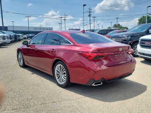 Used 2021 Toyota Avalon Limited FWD image 4