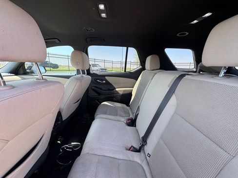 Used 2022 Chevrolet Traverse LS FWD image 3