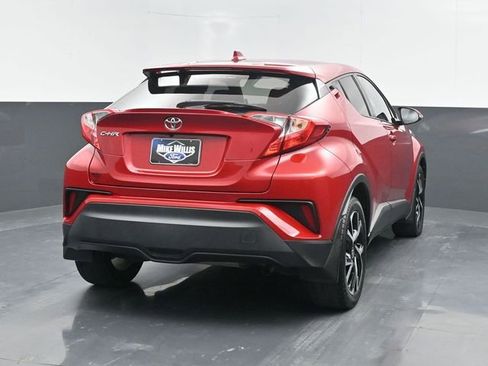 Used 2022 Toyota C-HR XLE image 7