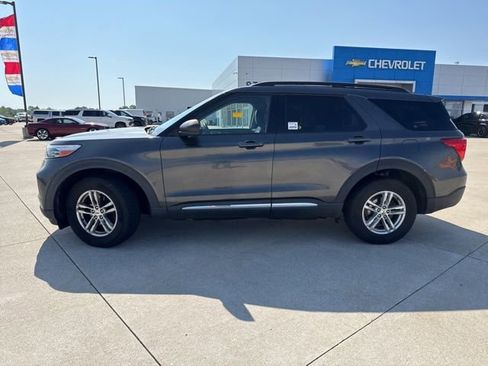 Used 2020 Ford Explorer XLT w/ Equipment Group 202A AWD/4WD image 2