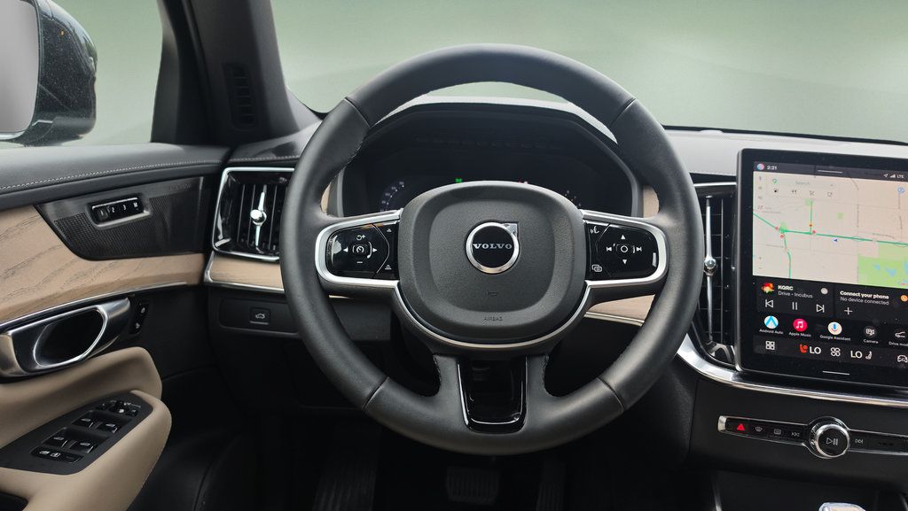 Used 2025 Volvo XC90 B6 Plus AWD/4WD image 11