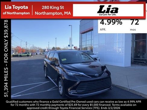 Used 2024 Toyota Sienna XLE image 1