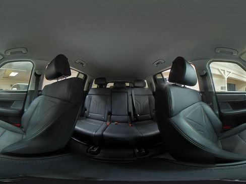 Used 2025 Hyundai Santa Fe SEL FWD image 40