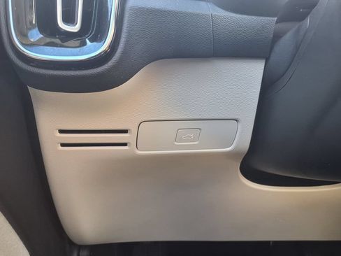Certified 2023 Volvo XC40 B5 Plus w/ Climate Package AWD/4WD image 35
