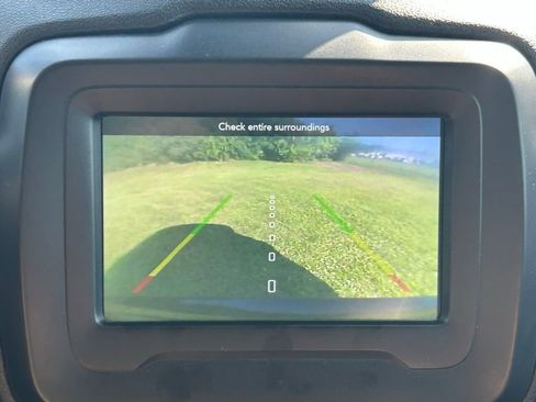 Used 2019 Jeep Renegade Latitude w/ Cold Weather Group image 7