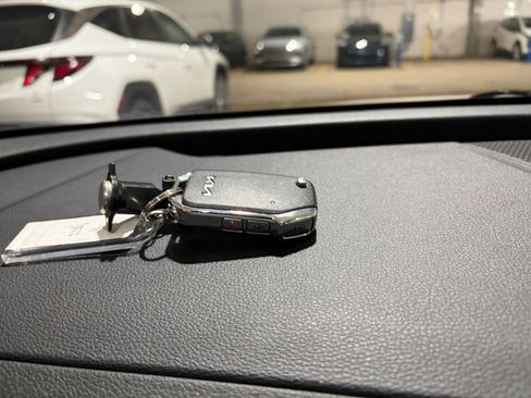 Used 2025 Kia Sportage LX image 21