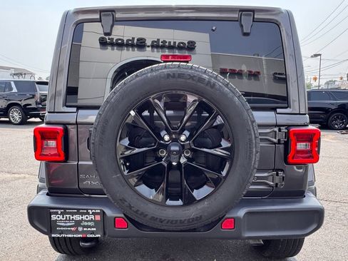 Used 2025 Jeep Wrangler Unlimited Sahara AWD/4WD image 6