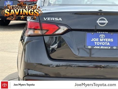 Used 2025 Nissan Versa SV image 10