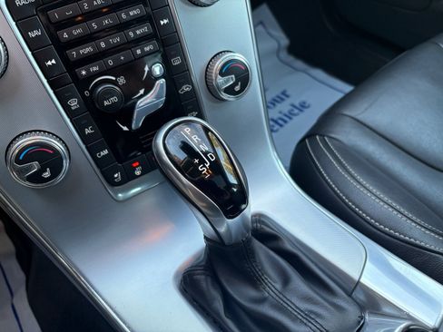 Used 2018 Volvo S60 T5 Dynamic image 31