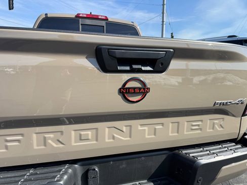 Used 2022 Nissan Frontier PRO-4X image 7