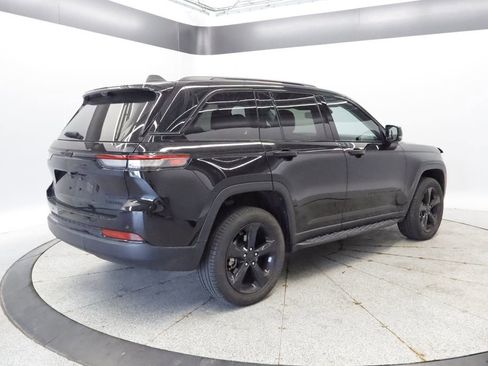 Used 2023 Jeep Grand Cherokee Limited w/ Luxury Tech Group II AWD/4WD image 8