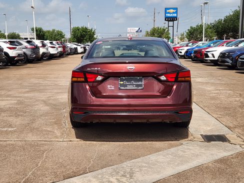 Used 2024 Nissan Altima 2.5 SV FWD image 7