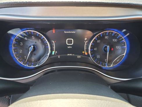 Used 2024 Chrysler Pacifica Pinnacle AWD/4WD image 11