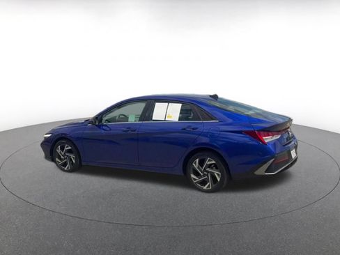 Used 2025 Hyundai Elantra SEL FWD image 8