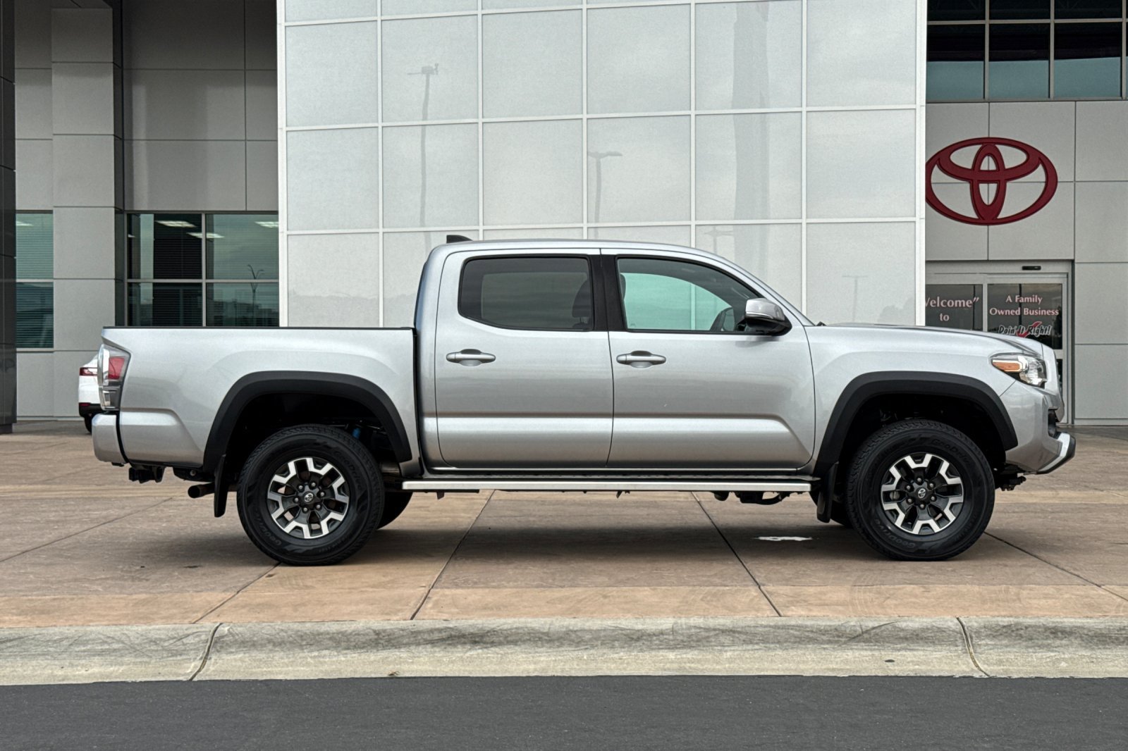 Certified 2021 Toyota Tacoma TRD Off-Road w/ Technology Package AWD/4WD image 3