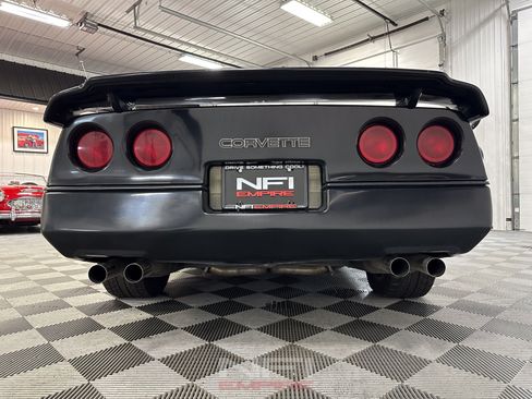 Used 1987 Chevrolet Corvette Coupe RWD image 20