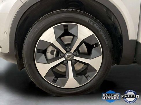 Used 2025 Volvo XC40 B5 Plus image 27