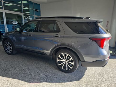 Certified 2025 Ford Explorer ST-Line image 4