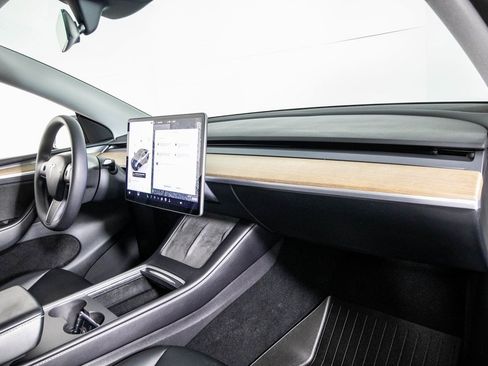 Used 2023 Tesla Model Y Long Range image 17