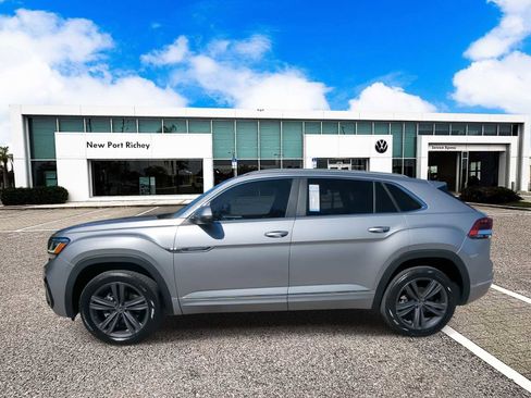 Certified 2022 Volkswagen Atlas Cross Sport SEL R-Line image 5