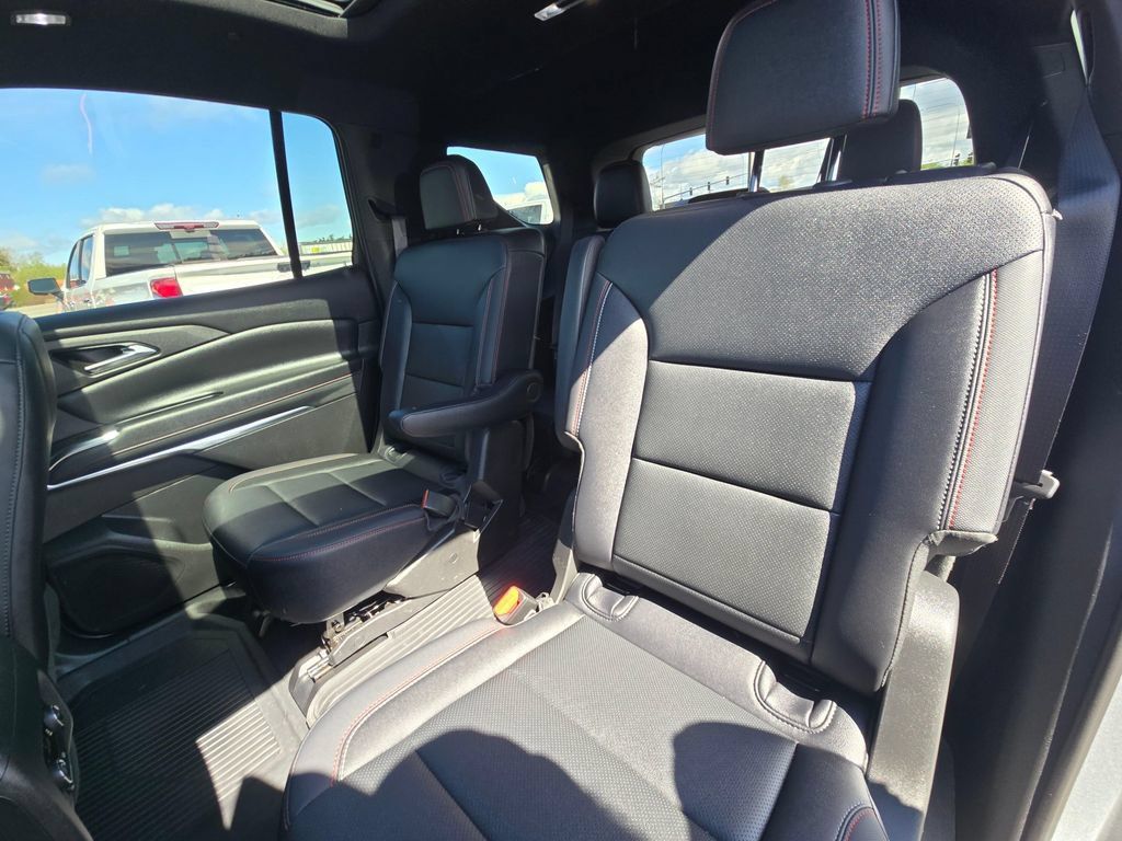 Used 2025 Chevrolet Traverse Z71 w/ LPO, Floor Liner Package AWD/4WD image 13