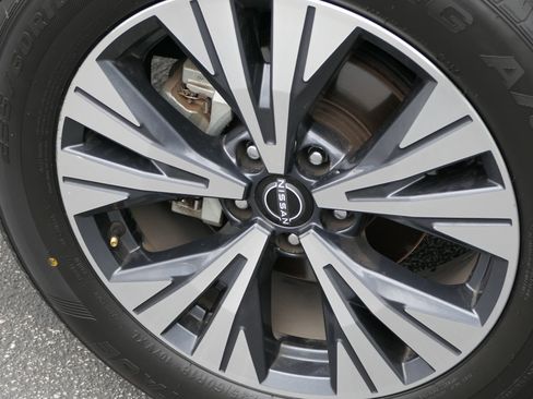 Used 2023 Nissan Rogue SV FWD image 11
