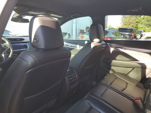 Used 2023 Cadillac XT5 Luxury FWD image 9
