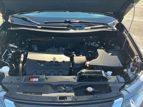 Used 2018 Mitsubishi Outlander FWD image 30