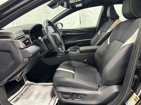 Used 2026 Toyota Camry Hybrid FWD image 14