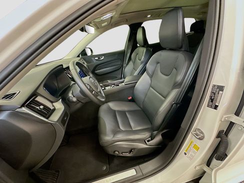Used 2025 Volvo XC60 B5 Core AWD/4WD image 13