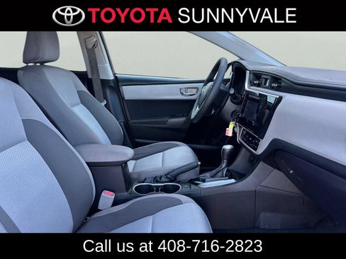 Used 2018 Toyota Corolla LE FWD image 19
