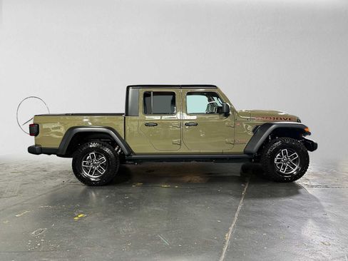 Used 2026 Jeep Gladiator Mojave AWD/4WD image 2