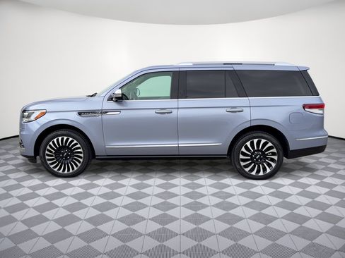 Used 2023 Lincoln Navigator Black Label AWD/4WD image 2