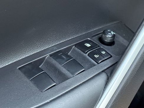 Used 2024 Toyota Corolla Cross LE FWD image 22