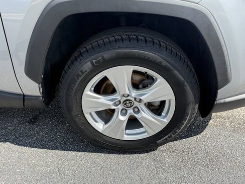 Certified 2021 Toyota RAV4 XLE FWD image 20