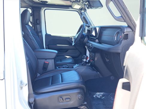 Used 2024 Jeep Gladiator Rubicon AWD/4WD image 16