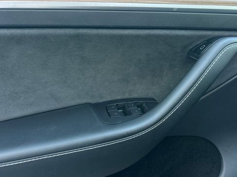 Used 2022 Tesla Model Y Long Range image 10