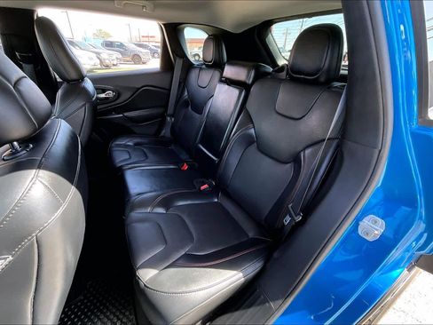 Used 2021 Jeep Cherokee Trailhawk w/ Technology Group image 19